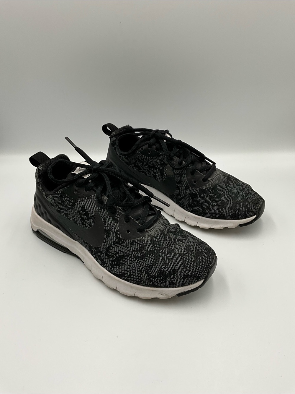 Nike Air Max Size 6 Black & White Patterned Athletic Sneakers